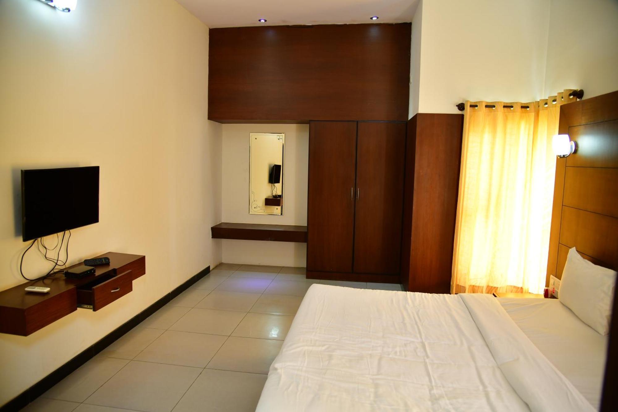 Nijaguna Resorts Chamrajnagar Ngoại thất bức ảnh